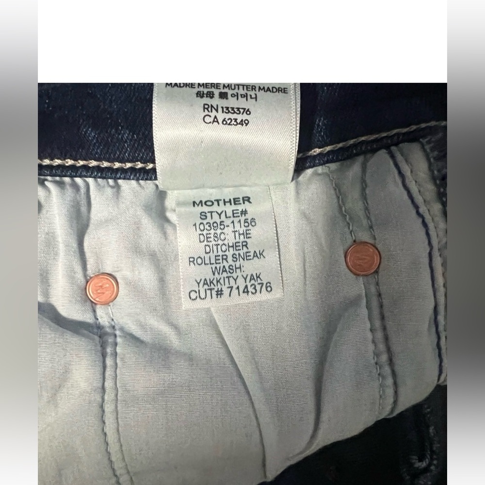 MOTHER
The Ditcher Roller Sneak Yakkity Yak Jeans In Blue, New with out Tags - Picture 8 of 8